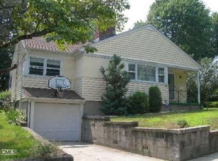 25 Melbourne St, Bridgeport, CT 06606