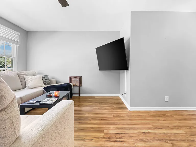 1497 Craig Dr — Photo 9