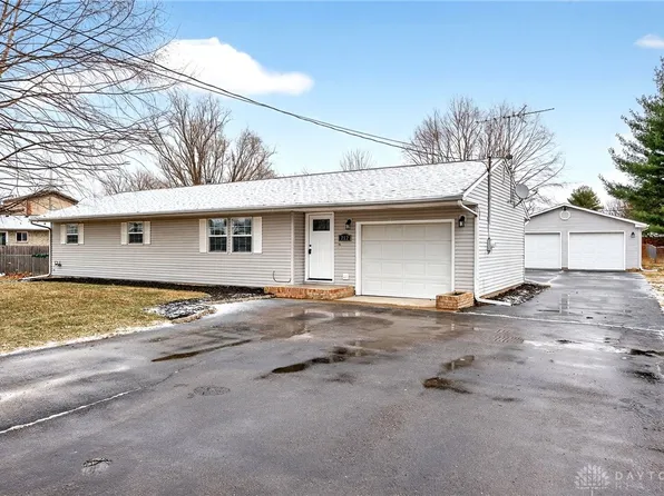 212 Robert Ln, Xenia, OH 45385