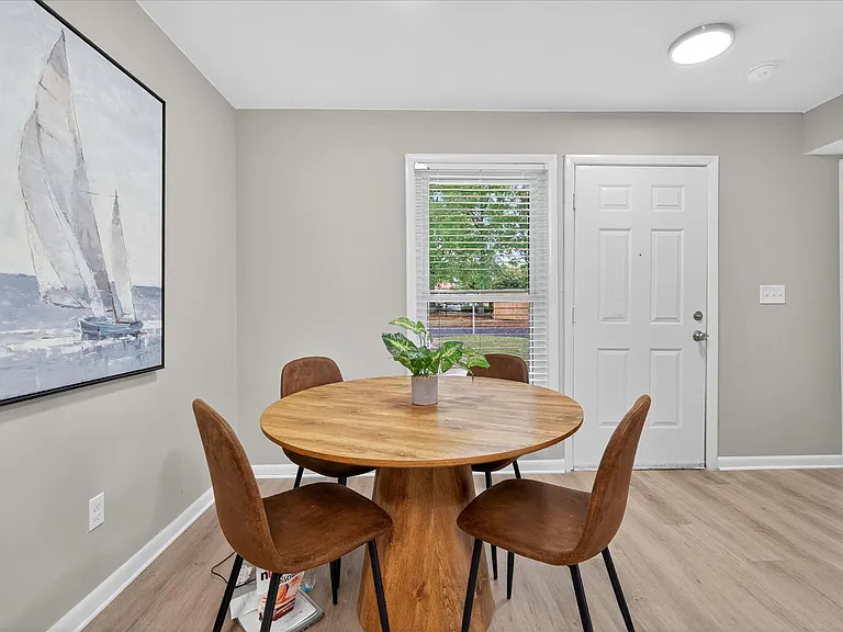 The Grove Apartments — Photo 6