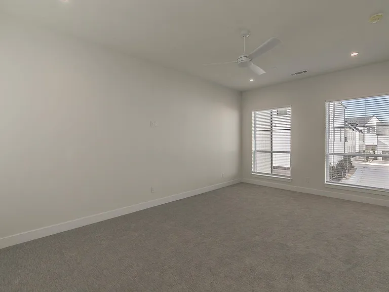 682 W Main St — Photo 28