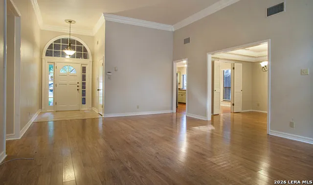 3 bed, 2.0 bath, 1995 sqft, $2,400 — Photo 3