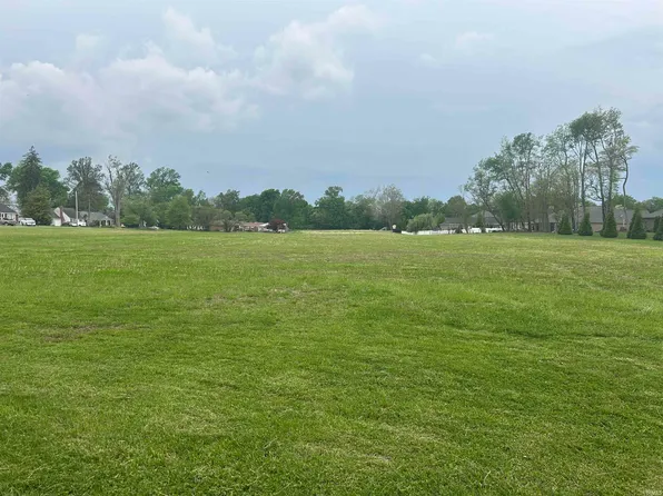 Phelps Dr, Newburgh, IN 47630