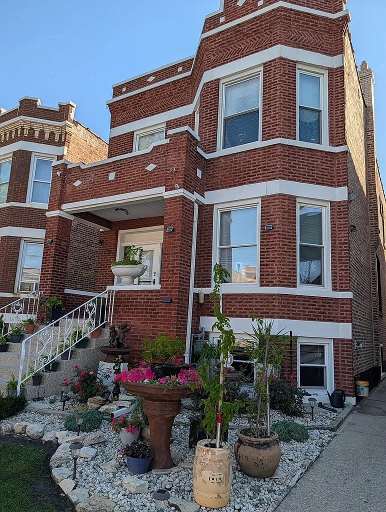 2 bed, 900 sqft, $2,050 — Photo 1