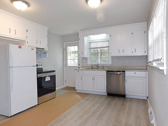 2nd image of 37 Echo Ln