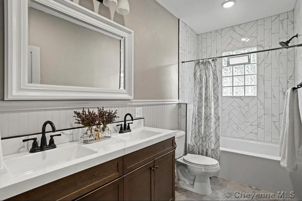 2 bed, 1320 sqft, $1,800 — Photo 3