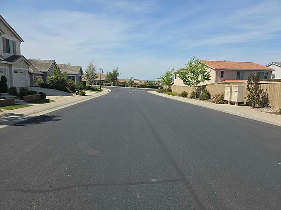 4th image of 2804 Whispering Creek Loop