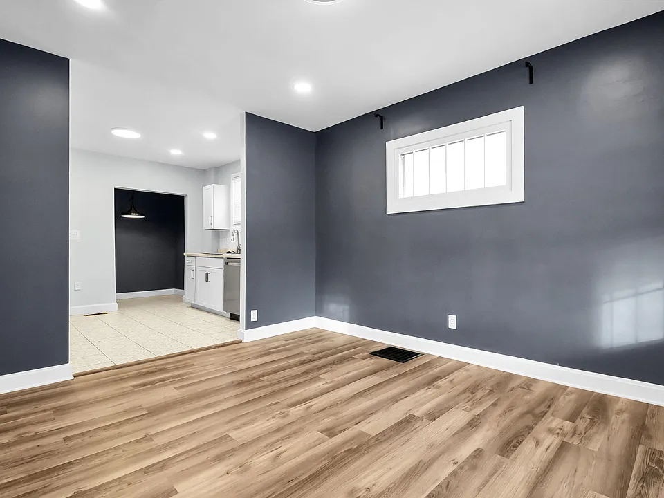 587 S Ogden Ave