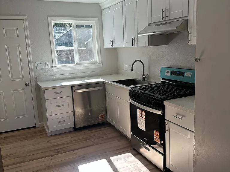 2732 Young St #A — Photo 1