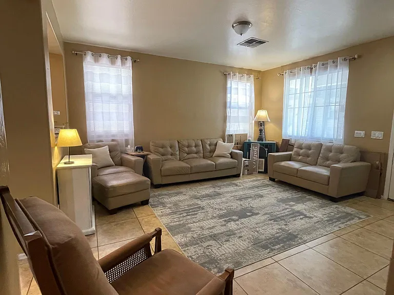 585 S Buena Vista Ct — Photo 2