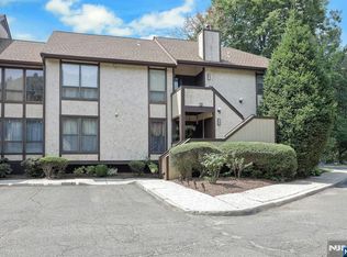 400 River Oaks Dr, Rutherford, NJ 07070