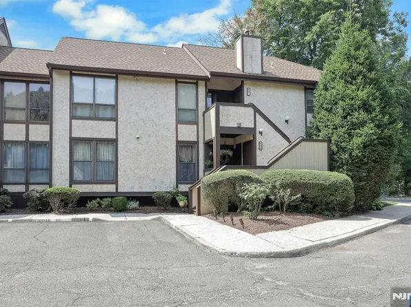 400 River Oaks Dr, Rutherford, NJ 07070