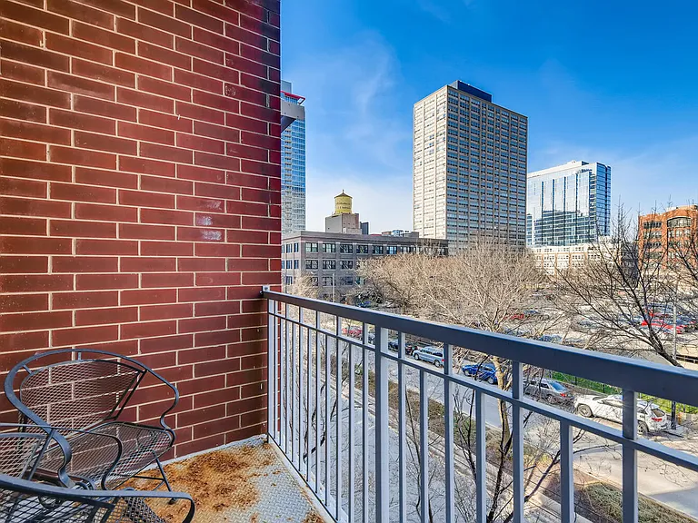 2025 S Indiana Ave #302 — Photo 10
