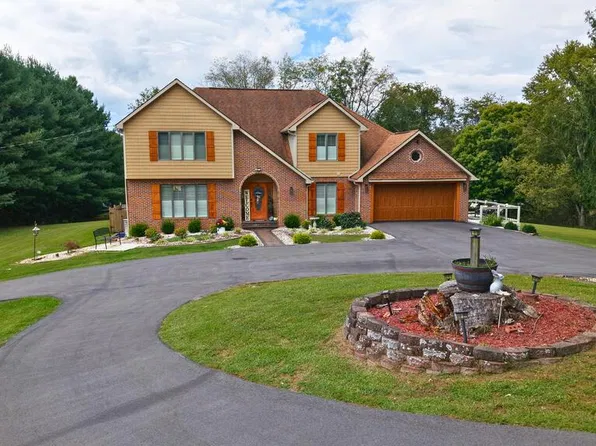 140 Grove St, Cedar Bluff, VA 24609