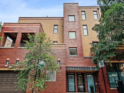 3207 N Clifton Ave APT 402, Chicago, IL, 60657