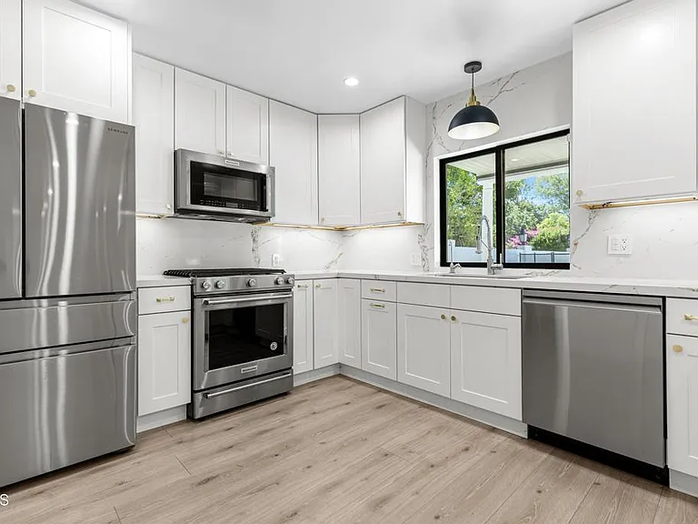 9321 Belvoir Ave — Photo 8