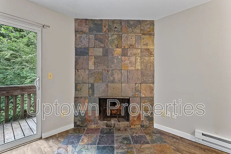 2 bed, 1.5 bath, 890 sqft, $1,695 — Photo 4