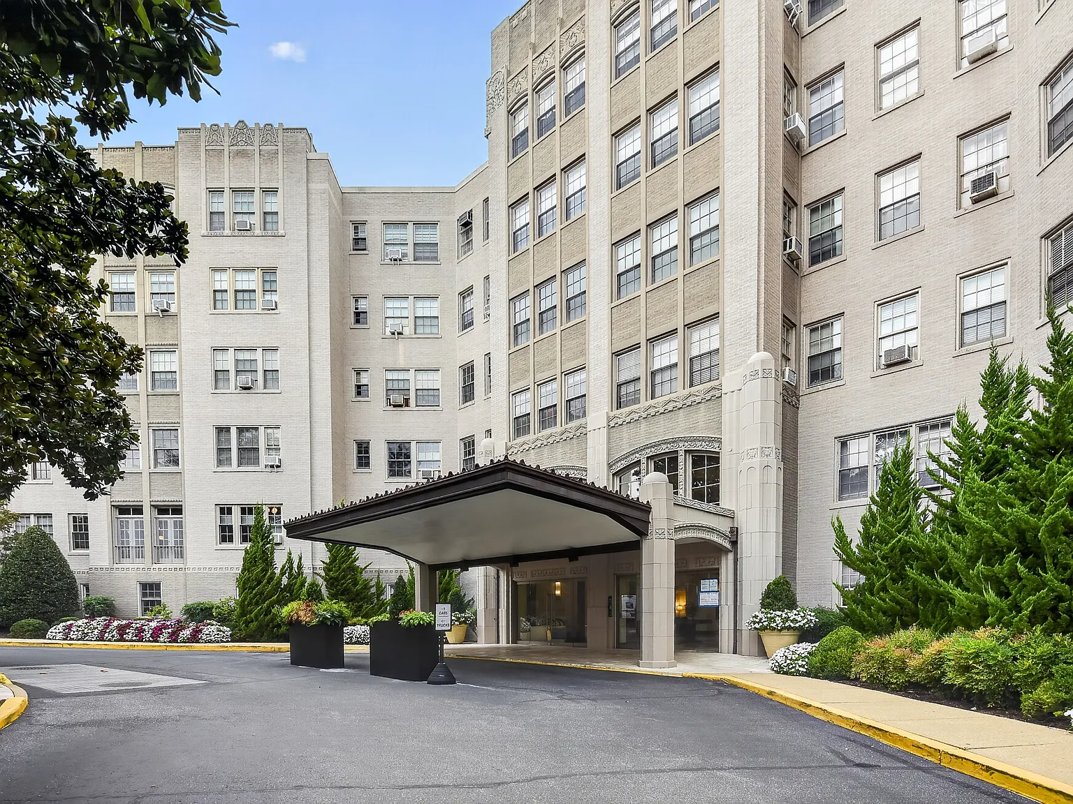 1 bed, 891 sqft, $2,800 — Photo 1
