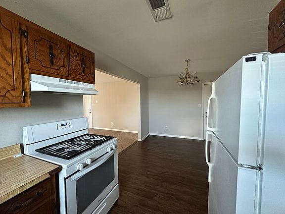 5th image of 2405 Ashland Cir #9