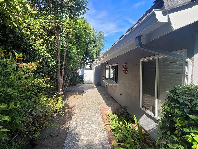 1081 Triunfo Canyon Rd — Photo 24