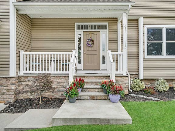 2nd image of 837 Ensign Ave