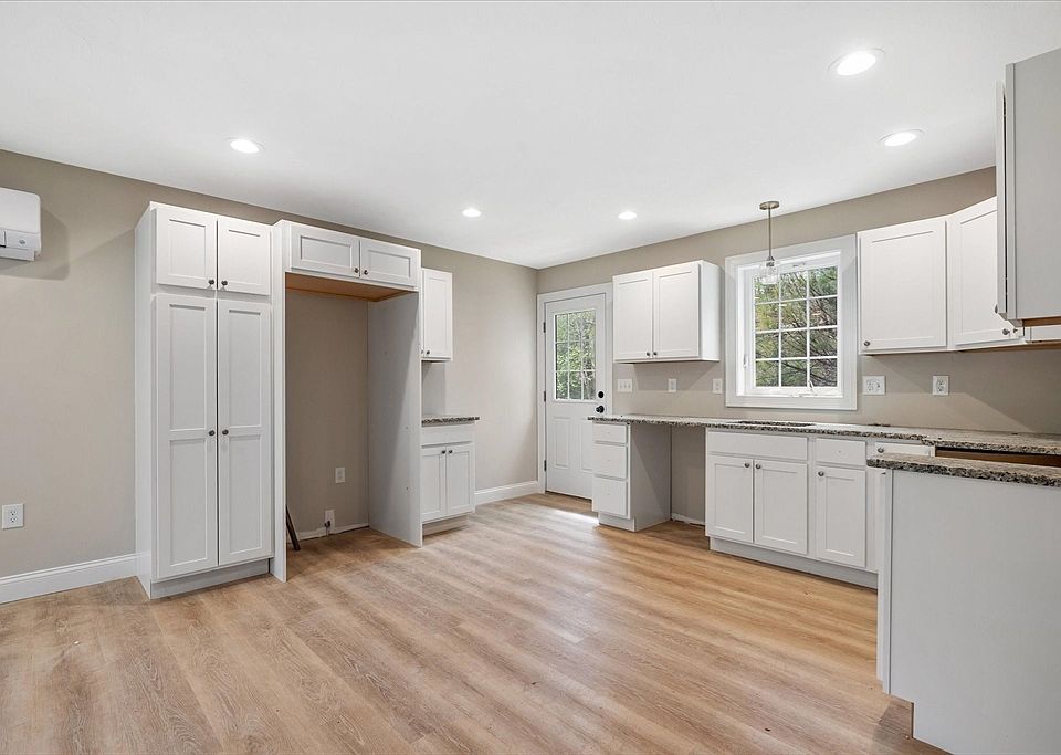 60 Hill Rd Charlton MA Zillow