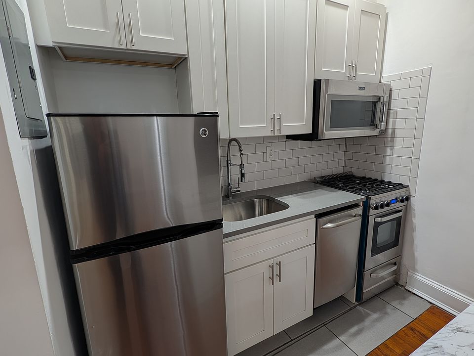 1st image of 105 Christopher St APT 1A