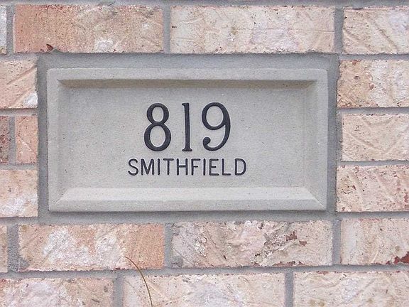 4th image of 819 Smithfield Dr