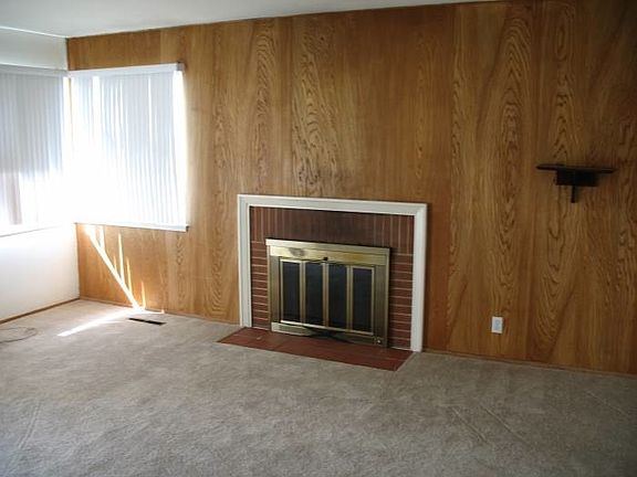Living Room/Fireplace