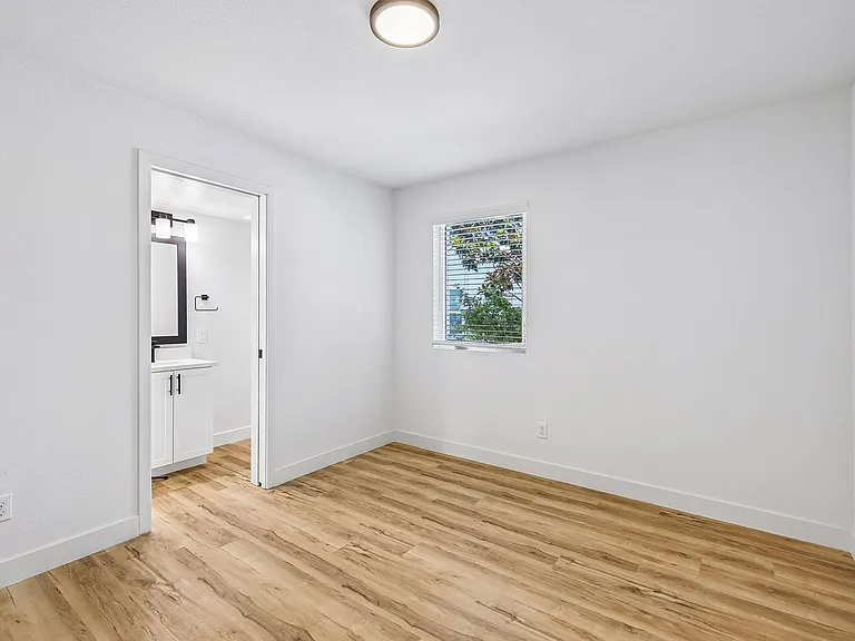 The Crest |NEWLY Renovated Studios, Lofts, 1, 2 & 3 Bedroom Homes Near the Beach — Photo 55