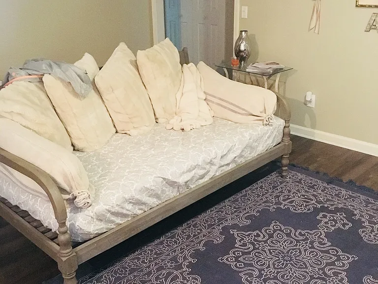 213 Hillsboro Pl — Photo 3