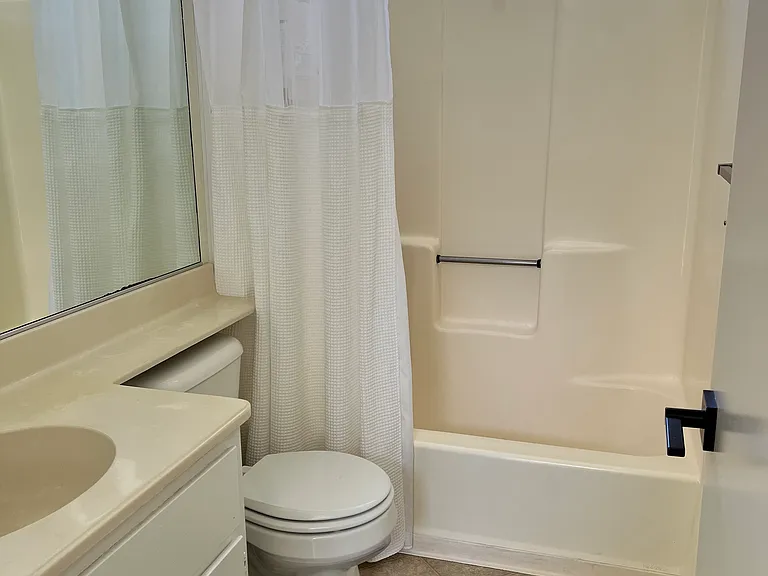 521 Westmont Ct — Photo 10