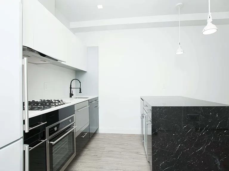 139 Alexander Ave #A2 — Photo 7