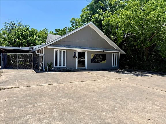 2nd image of 406 Live Oak St