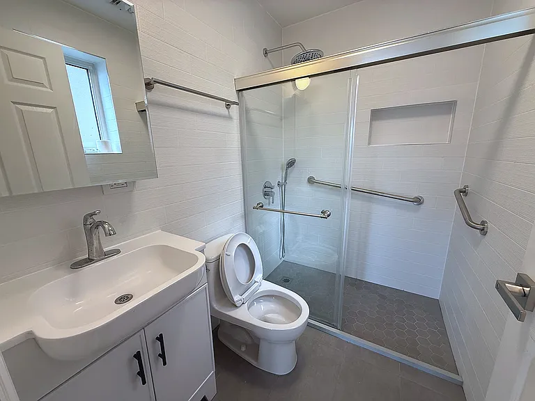 1901 Voorhies Ave #3 — Photo 6