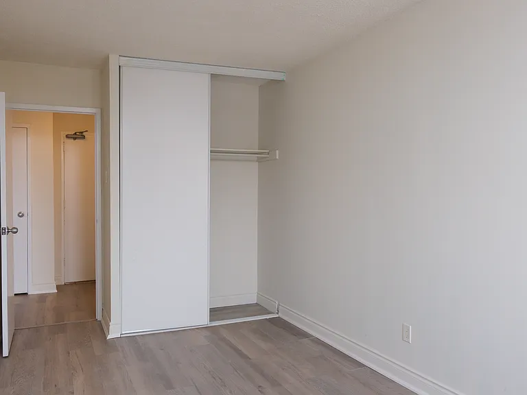 34 Centre St W — Photo 7