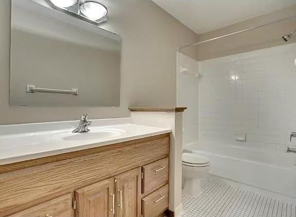 4th image of 2240 Ridge Dr APT 33