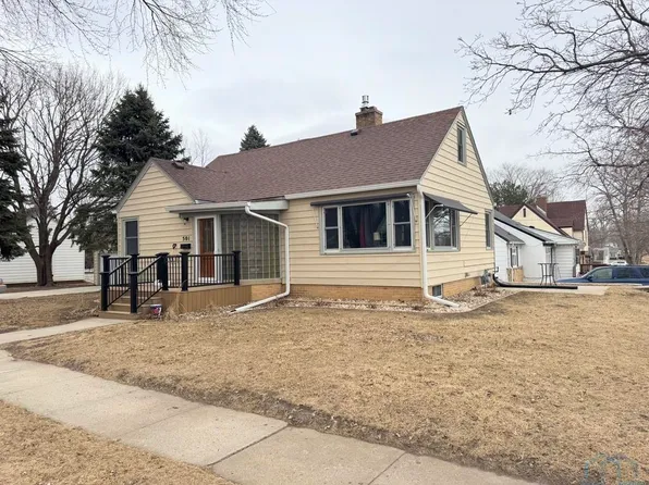 501 Larchwood Dr, Storm Lake, IA 50588