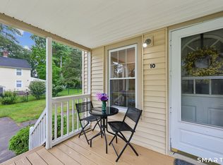 10 Middle Lane, Simsbury, CT 06070