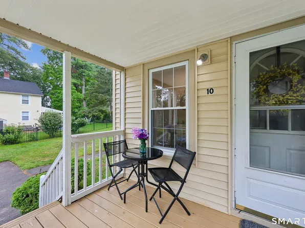 10 Middle Lane, Simsbury, CT 06070