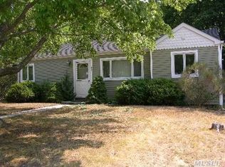 42 Wauwepex Trl, Ridge, NY 11961