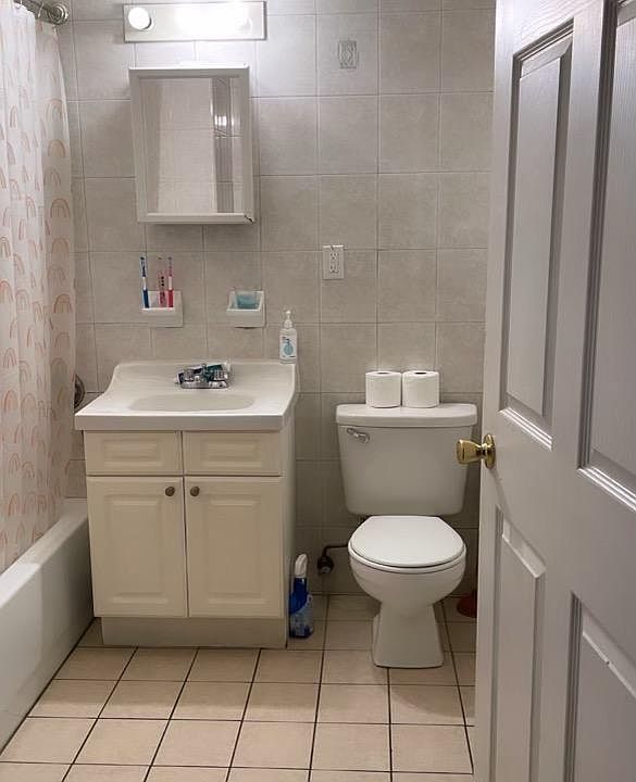 2nd image of 2930 Wilkinson Ave APT 1