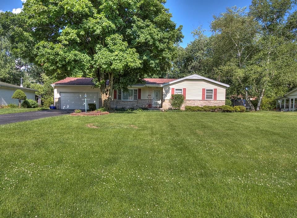 1st image of 820 Forest Lawn Dr