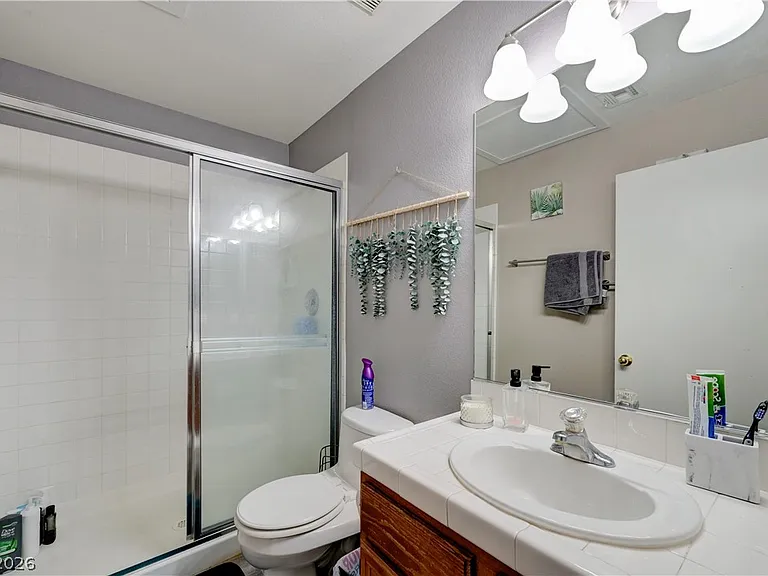 2050 Los Feliz St #183 — Photo 50