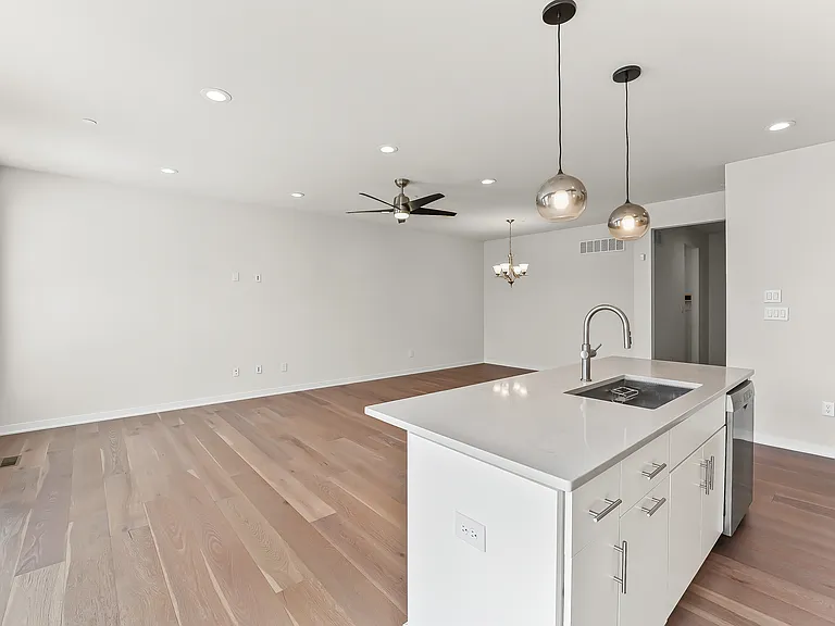 178 Kennedy Dr — Photo 11