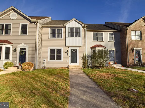 90 Morningside Dr, Falling Waters, WV 25419