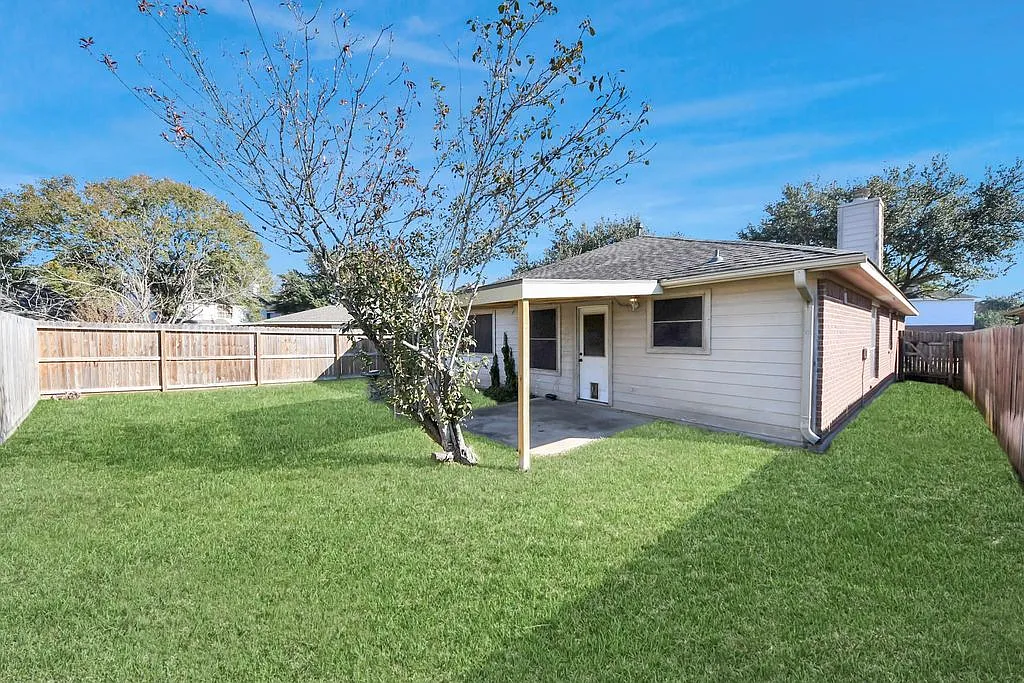 3 bed, 1382 sqft, $1,875 — Photo 2