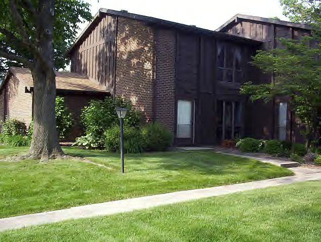 1st image of 17 Shorewood Dr N