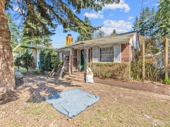 14022 Roslyn Place N, Seattle, WA 98133