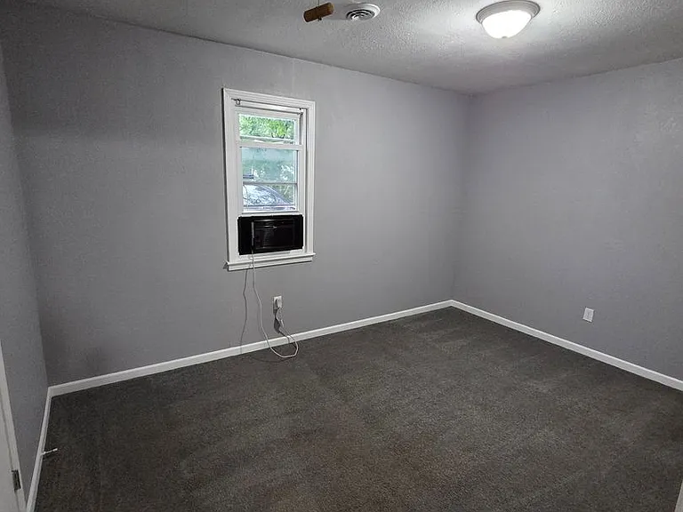 2119 S Glenn St — Photo 16